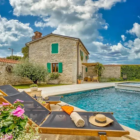Rustic Kata With Outdoor Pool In Sveti Lovrec 빌라 Selina