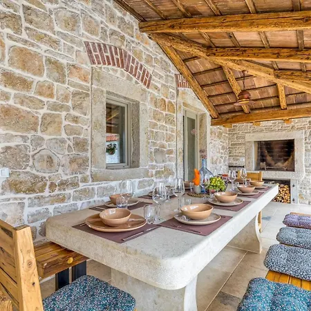 Rustic Kata With Outdoor Pool In Sveti Lovrec Selina