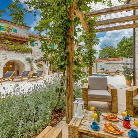 Rustic Kata With Outdoor Pool In Sveti Lovrec 빌라 *