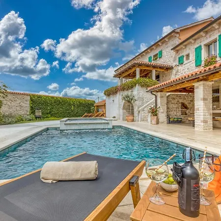 Rustic Kata With Outdoor Pool In Sveti Lovrec 빌라