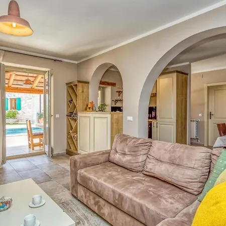 Vila Rustic Kata With Outdoor Pool In Sveti Lovrec