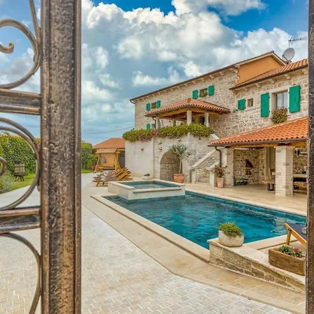Rustic Kata With Outdoor Pool In Sveti Lovrec Selina