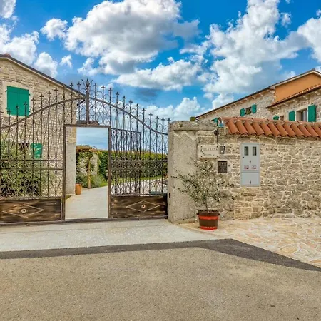 Rustic Kata With Outdoor Pool In Sveti Lovrec