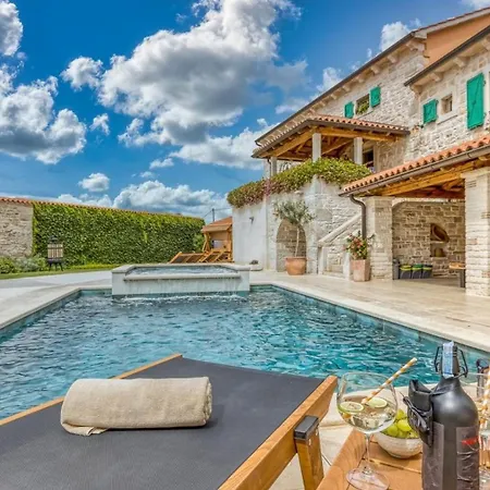 Rustic Kata With Outdoor Pool In Sveti Lovrec Vila Selina