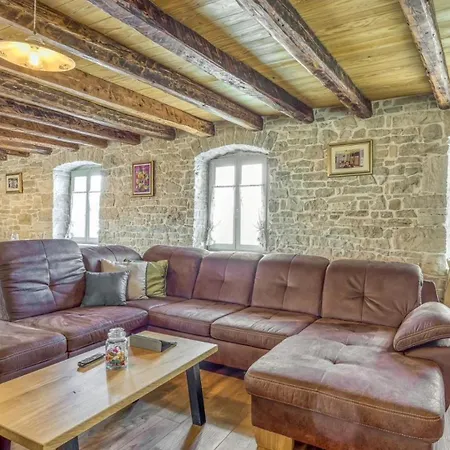 Rustic Kata With Outdoor Pool In Sveti Lovrec *