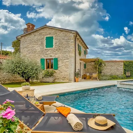 Vila Rustic Kata With Outdoor Pool In Sveti Lovrec *