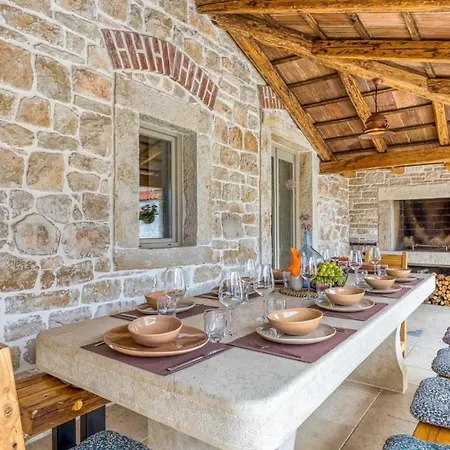 Rustic Kata With Outdoor Pool In Sveti Lovrec Vila