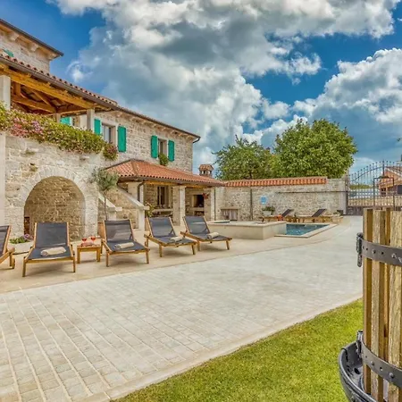 Rustic Kata With Outdoor Pool In Sveti Lovrec Selina